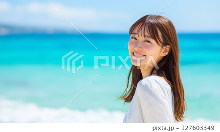 海の背景と美女のポートレート 海の背景と美女のポートレート 127603349