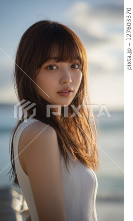 海の背景と美女のポートレート 127603370