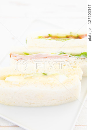 おいしいミックスサンド、ハムレタスサンド、たまごサンド、野菜サンド 127603547