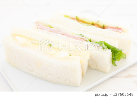 おいしいミックスサンド、ハムレタスサンド、たまごサンド、野菜サンド 127603549