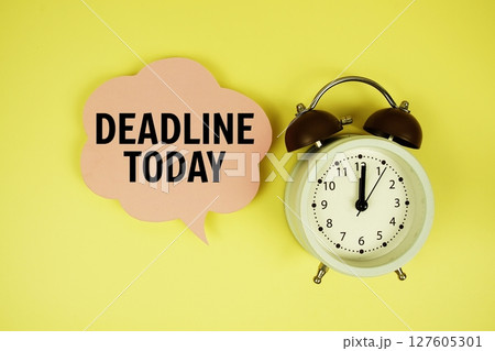 Deadline Today text on speech bubble with alarm clock on yellow background 127605301