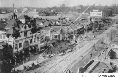 古写真　1907-1918年　東京　上野広小路と上野公園不忍池のパノラマ 127605860