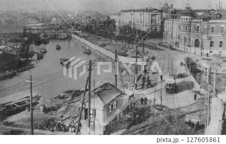 古写真 1907-1918年 東京 呉服橋付近から望む日本橋川と日本銀行本店のパノラマ 古写真 1907-1918年 東京 呉服橋付近から望む日本橋川と日本銀行本店のパノラマ 127605861