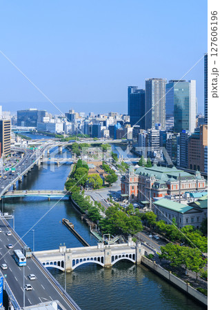 初夏の大阪中之島の風景 (大阪府大阪市北区) 127606196