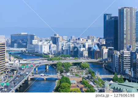 初夏の大阪中之島の風景 (大阪府大阪市北区) 初夏の大阪中之島の風景 (大阪府大阪市北区) 127606198