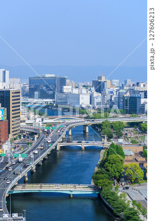 初夏の大阪中之島の風景 (大阪府大阪市北区) 127606213