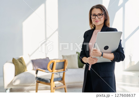 Portrait of professional psychologist therapist woman with laptop in office 127608637