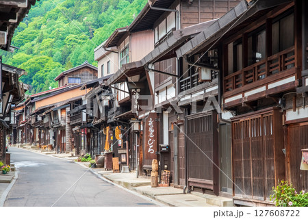 『奈良井宿 下町界隈』旧中山道 宿場町 (長野県塩尻市) 『奈良井宿 下町界隈』旧中山道 宿場町 (長野県塩尻市) 127608722
