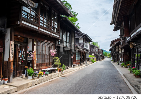 『奈良井宿 下町界隈』旧中山道 宿場町 (長野県塩尻市) 『奈良井宿 下町界隈』旧中山道 宿場町 (長野県塩尻市) 127608726