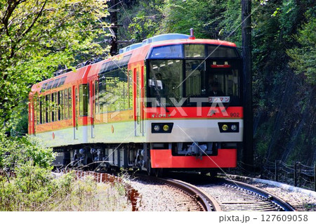 『鞍馬・貴船』『比叡山』への鉄路… 登山鉄道の趣もある【叡山電鉄】展望車両900系「きらら」 127609058