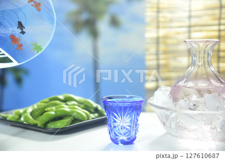 冷酒と団扇で夏イメージ 127610687