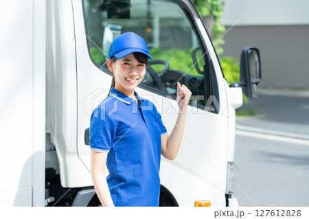 ドライバーの若い女性 ドライバーの若い女性 127612828
