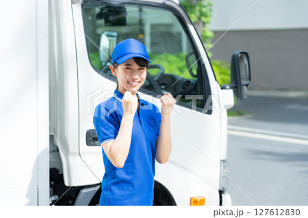 ドライバーの若い女性 ドライバーの若い女性 127612830