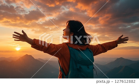 Sunrise freedom, 山頂で両腕を広げる瞬間 127612882