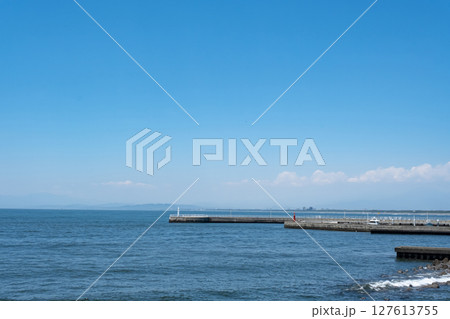 江の島から 片瀬西浜海水浴場方面を見た風景 127613755