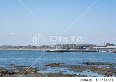 江の島から見た片瀬西浜海水浴場方面 127613784