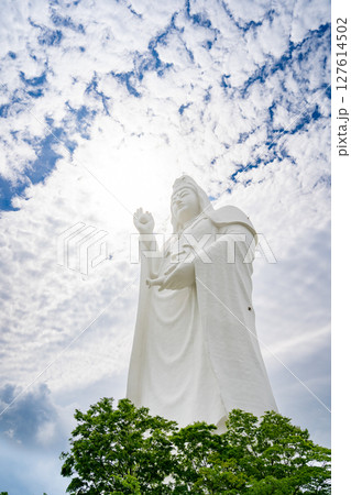 仙台天道白衣大観音(仙台大観音)地上100m12層 三十三観音 右手に如意宝珠 左手に水瓶 仙台天道白衣大観音(仙台大観音)地上100m12層 三十三観音 右手に如意宝珠 左手に水瓶 127614502