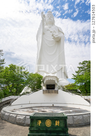 仙台天道白衣大観音（仙台大観音）地上100m12層　三十三観音　右手に如意宝珠　左手に水瓶 127614503