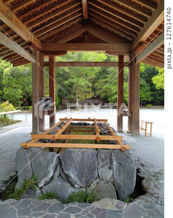 歴史ある橿原神宮の参道 奈良県橿原神宮 歴史ある橿原神宮の参道 奈良県橿原神宮 127614740