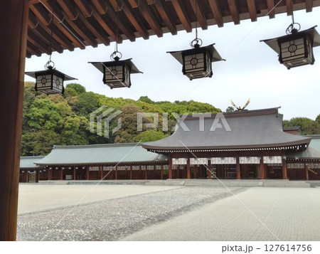 歴史ある橿原神宮の参道 奈良県橿原神宮 歴史ある橿原神宮の参道 奈良県橿原神宮 127614756