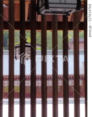 歴史ある橿原神宮の参道　奈良県橿原神宮 127614768