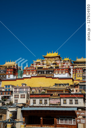 Grand Architecture of Songzanlin Monastery on a Sunny Day Grand Architecture of Songzanlin Monastery on a Sunny Day 127614950