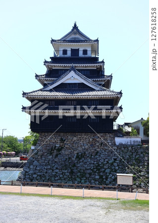 中津城の本丸天守、石垣、薬研堀(大分県中津市) 中津城の本丸天守、石垣、薬研堀(大分県中津市) 127618258