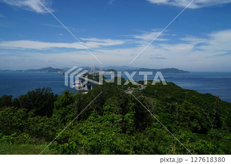 初夏の鳴門大橋 127618380