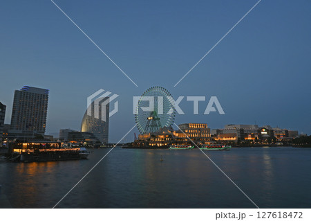 横浜みなとみらい21と夜景 横浜みなとみらい21と夜景 127618472