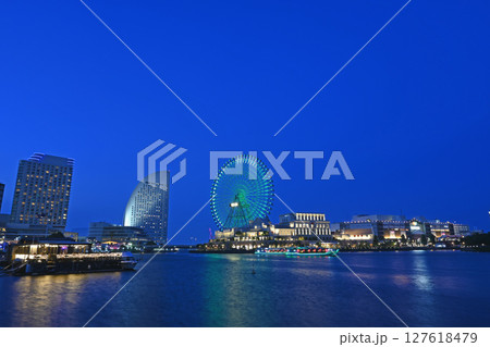 横浜みなとみらい21と夜景 横浜みなとみらい21と夜景 127618479