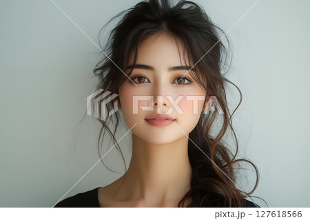 ナチュラル美肌日本人ヘアメイクスタイル 美人女性像を生成AIで表現（横写真） 127618566