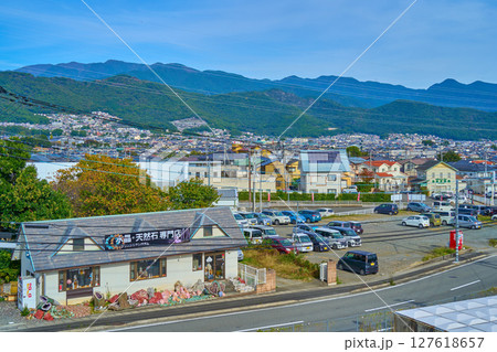 秋の山梨県甲斐市の中央自動車道 双葉SAから北東の眺望(甲斐市,甲府市,片山,帯那山など) 秋の山梨県甲斐市の中央自動車道 双葉SAから北東の眺望(甲斐市,甲府市,片山,帯那山など) 127618657