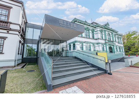 石川県金沢市　晴天の国立工芸館 127618855