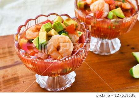 エビのカクテル（コクテル・デ・カマロン、コクテル・デ・カマロネス）（メキシコ料理） 127619539