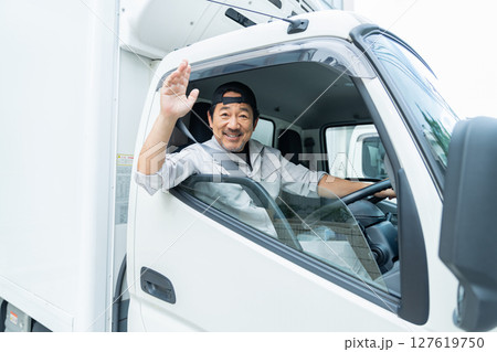 ドライバーの男性 127619750