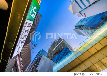 日本の東京都市景観　浜松町駅前の再開発。世界貿易センタービルディング新本館・ターミナル建設工事 127620428
