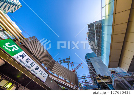 日本の東京都市景観　浜松町駅前の再開発。世界貿易センタービルディング新本館・ターミナル建設工事 127620432