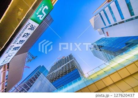 日本の東京都市景観　浜松町駅前の再開発。世界貿易センタービルディング新本館・ターミナル建設工事 127620437