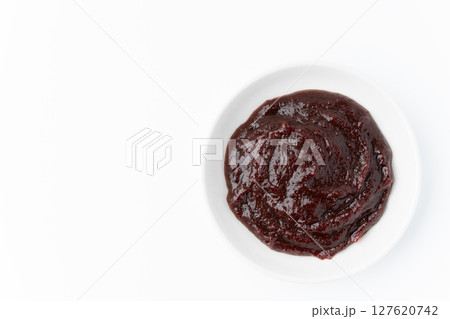 白背景に小皿に入れたコチュジャン 127620742