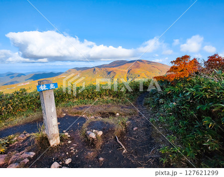 秋の栗駒山登山(秣岳山頂から栗駒山の眺め) 秋の栗駒山登山(秣岳山頂から栗駒山の眺め) 127621299