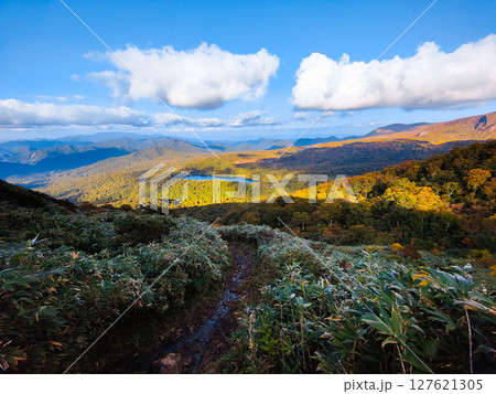 秋の栗駒山登山(下山:秣岳~須川湖) 秋の栗駒山登山(下山:秣岳~須川湖) 127621305
