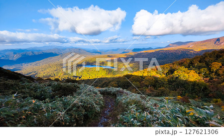 秋の栗駒山登山（下山：秣岳～須川湖） 127621306