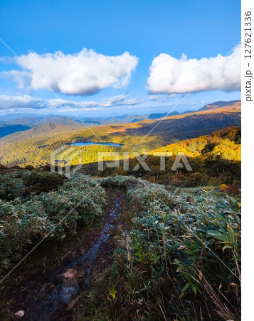秋の栗駒山登山（下山：秣岳～須川湖） 127621336