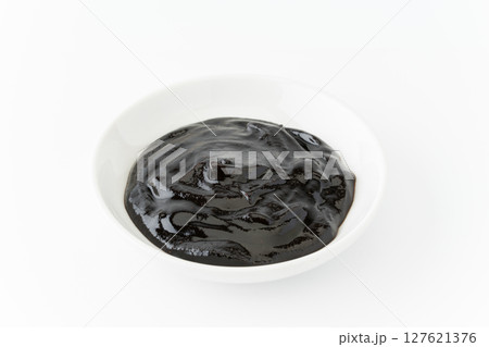 白背景に小皿に入れた甜麺醤 127621376