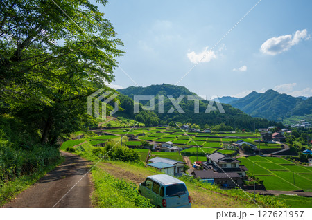 秋山の農村風景　富岡の棚田 127621957