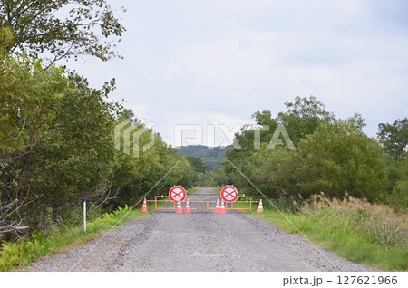 通行止めのフラットなオフロード 通行止めのフラットなオフロード 127621966