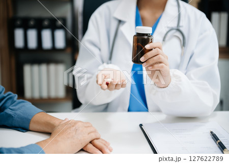 Doctors explain the use of medication to patients. healthcare and medical concept. Doctors explain the use of medication to patients. healthcare and medical concept. 127622789