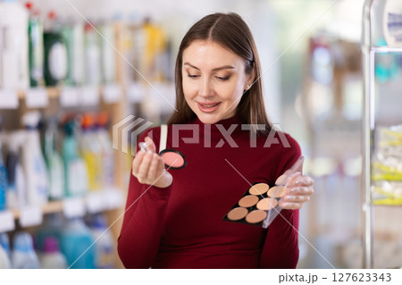 customer chooses a whip with powder and blush 127623343