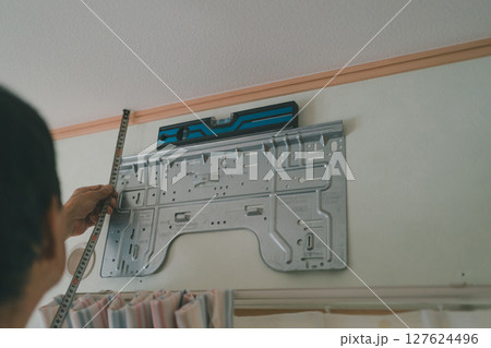 エアコン室内機の背板取り付け 127624496