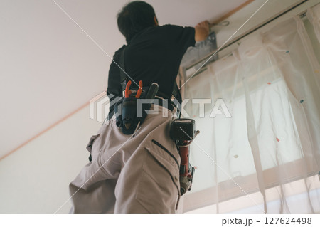 エアコン室内機の背板取り付け 127624498